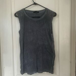 Grey acid wash muscle tee with spikes